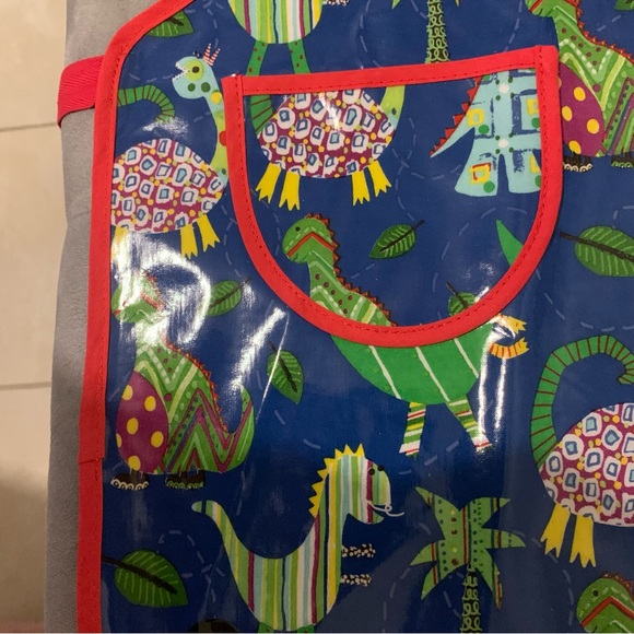 APRON CHILDS PVC APRON
DINOSAUR WATERPROOF NWT ANIMAL KINGDOM GIFT SHOP UNISEX - Picture 4 of 10